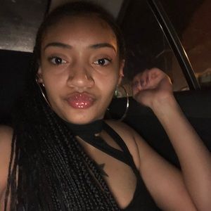 Meet your Posher, Amina